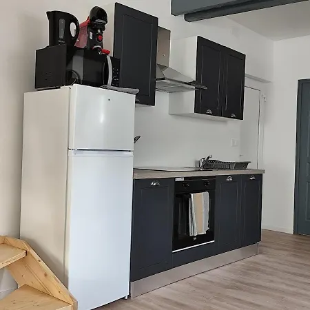 Très Joli F4 Neuf Au Pied Du Château Avec Jardin